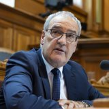 Le département de Guy Parmelin a dû à contre-coeur élaborer un projet instaurant un contrôle des investissements étrangers dans les entreprises suisses (archives). KEYSTONE/PETER KLAUNZER
